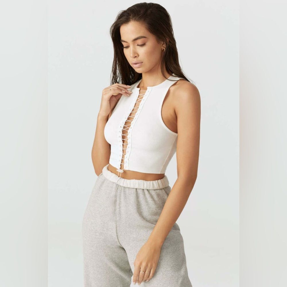 NWT Joah Brown Lace Up Crop Tank in white - Picture 4 of 8